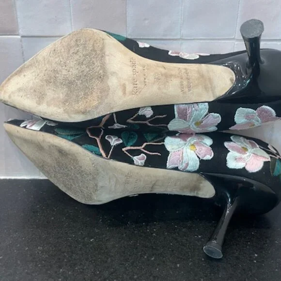 Stunning Kate Spade NY Black Velvet Suede Floral Embroidery Pumps Heels Size 7.5 - Picture 10 of 10